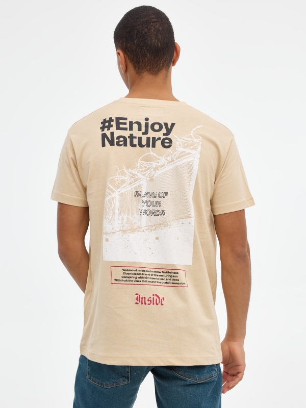 T-shirt com estampa da natureza areia vista meia traseira