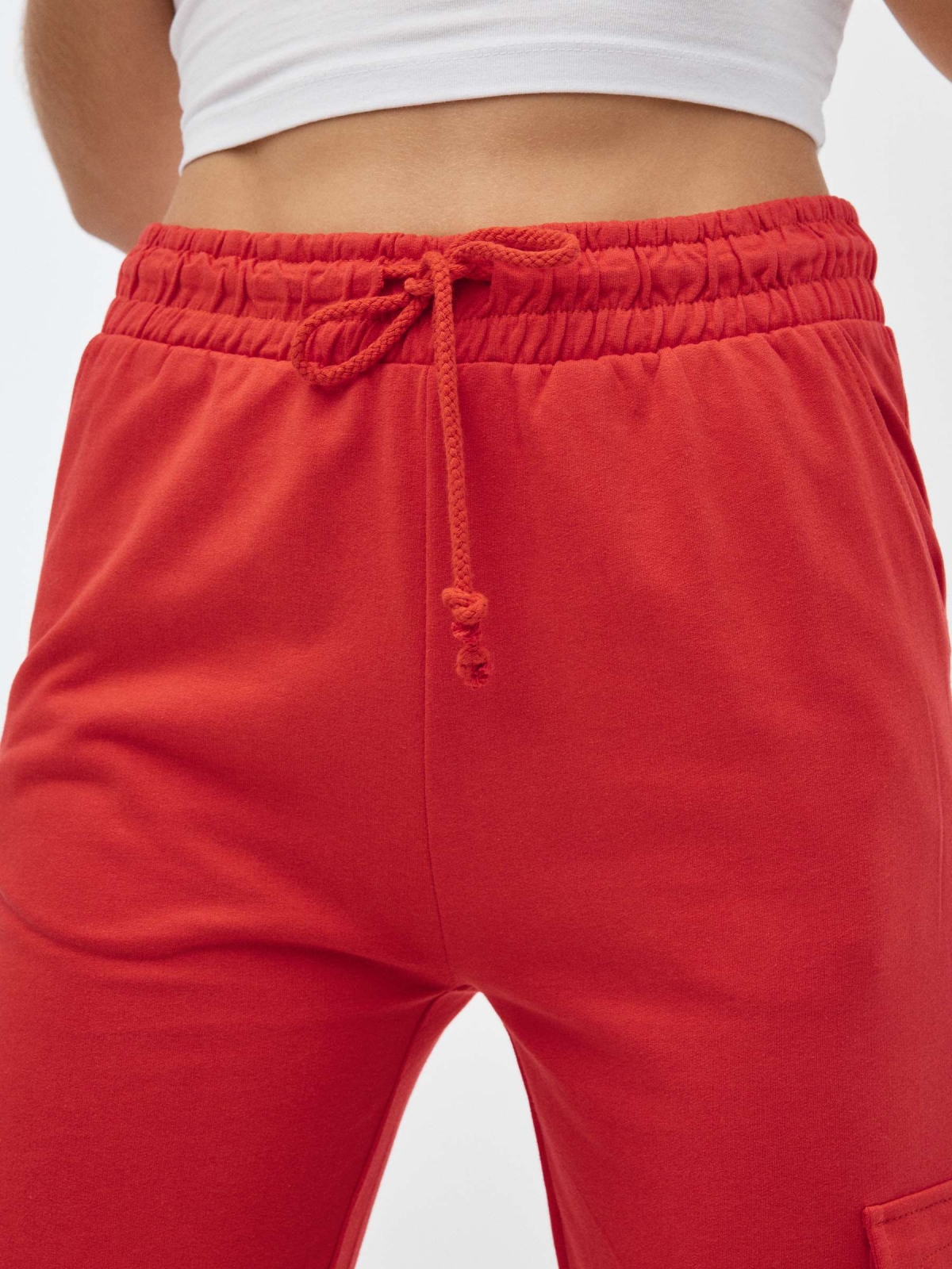Pantalón jogger felpa naranja vista detalle