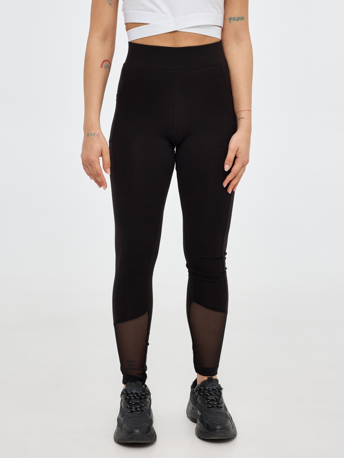 Legging with mesh details black middle front view
