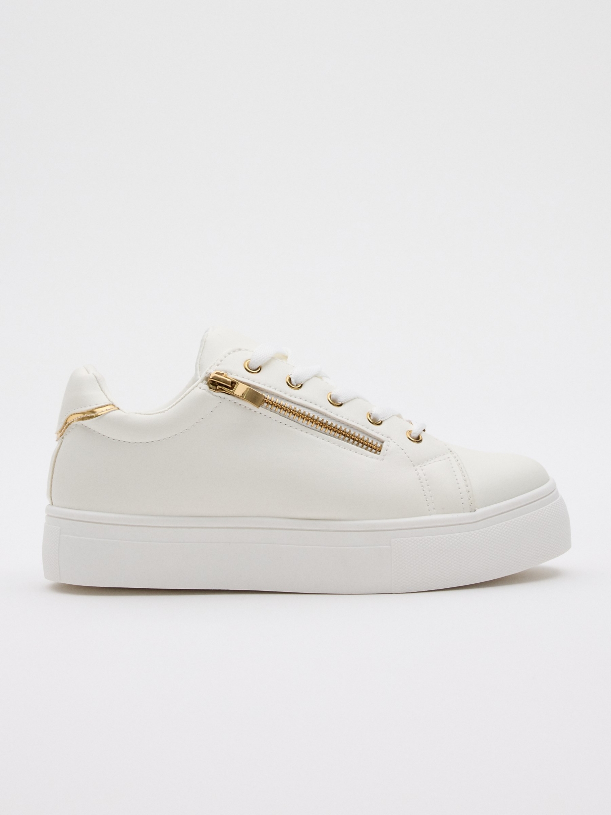 Casual sneaker with platform white