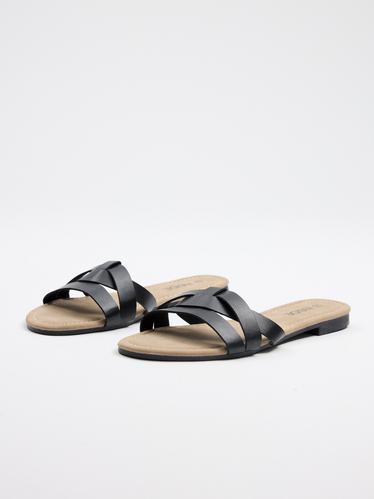 Strappy thong sandal black/beige 45º front view