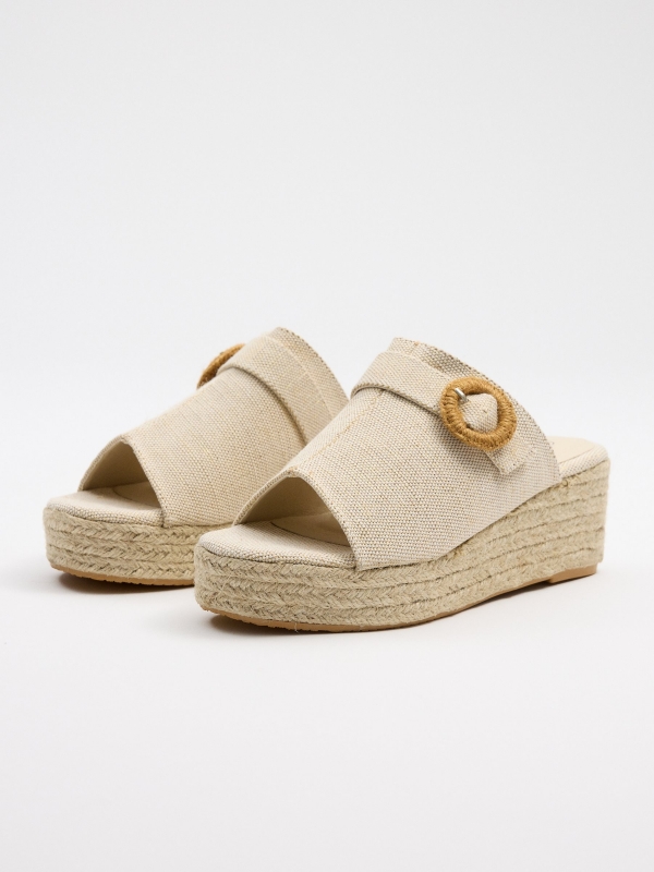 Jute clog with buckle fastening sand 45º front view