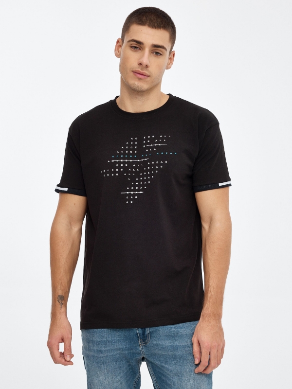 T-shirt com impressão de texto preto vista meia frontal