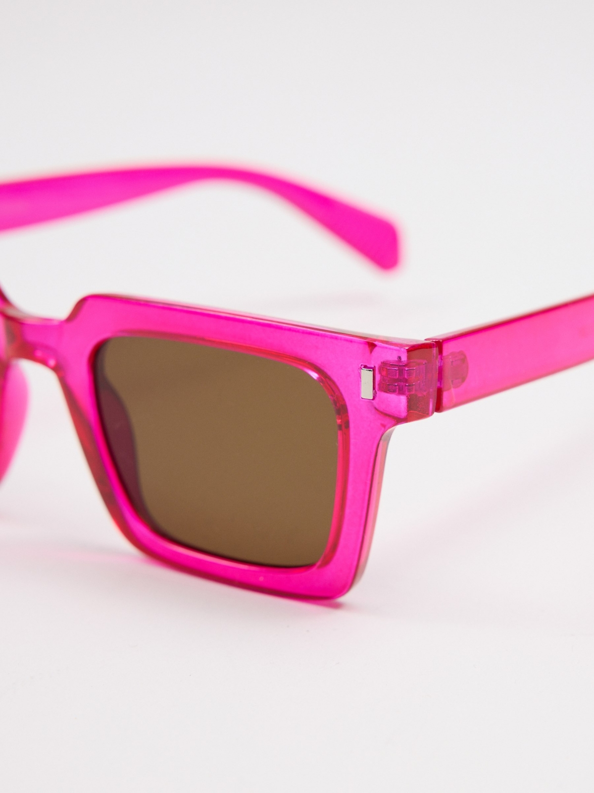 Gafas de sol de pasta cuadradas rosa vista detalle