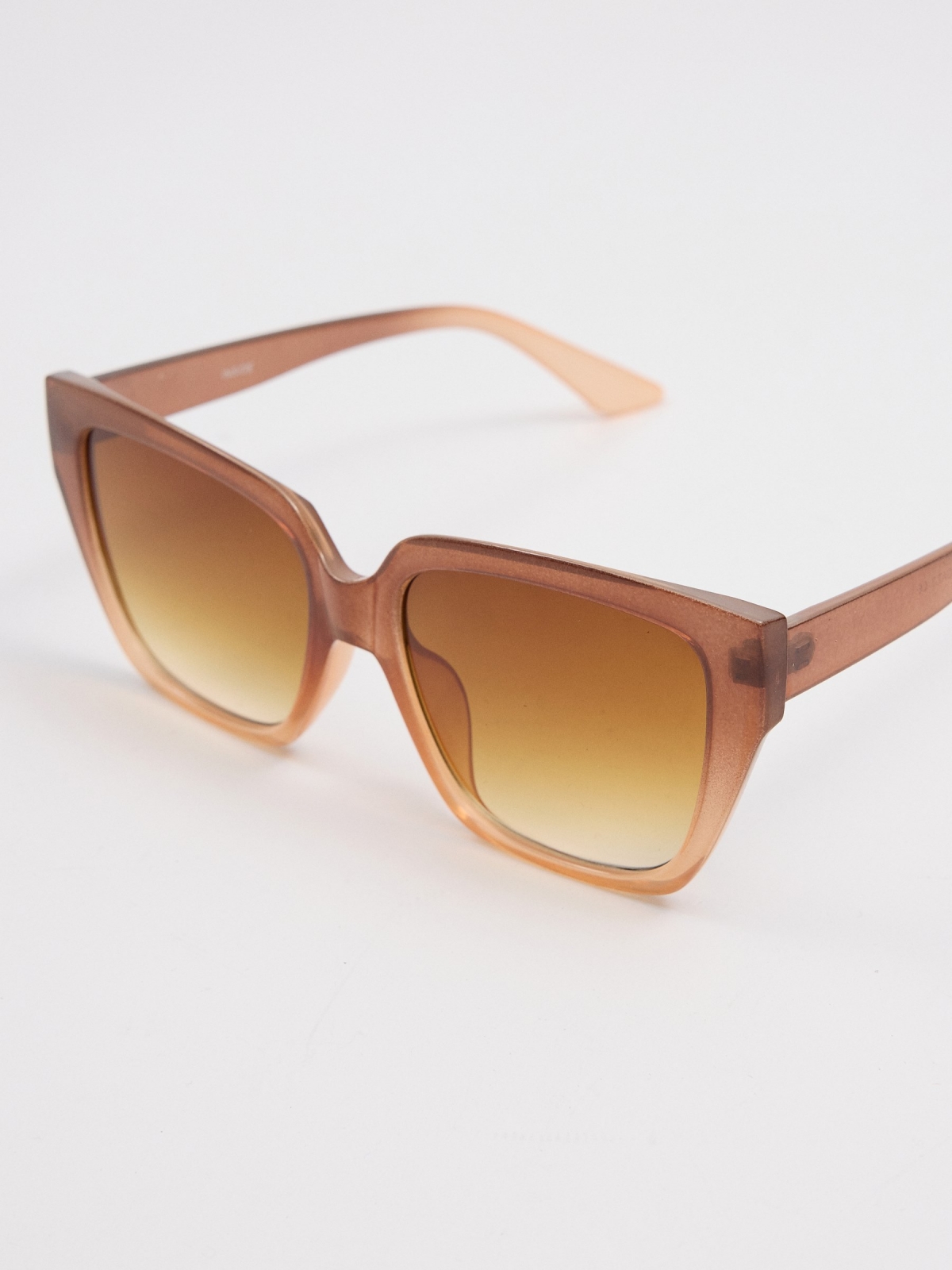 Óculos de sol em acetato quadrado marrom vista detalhe