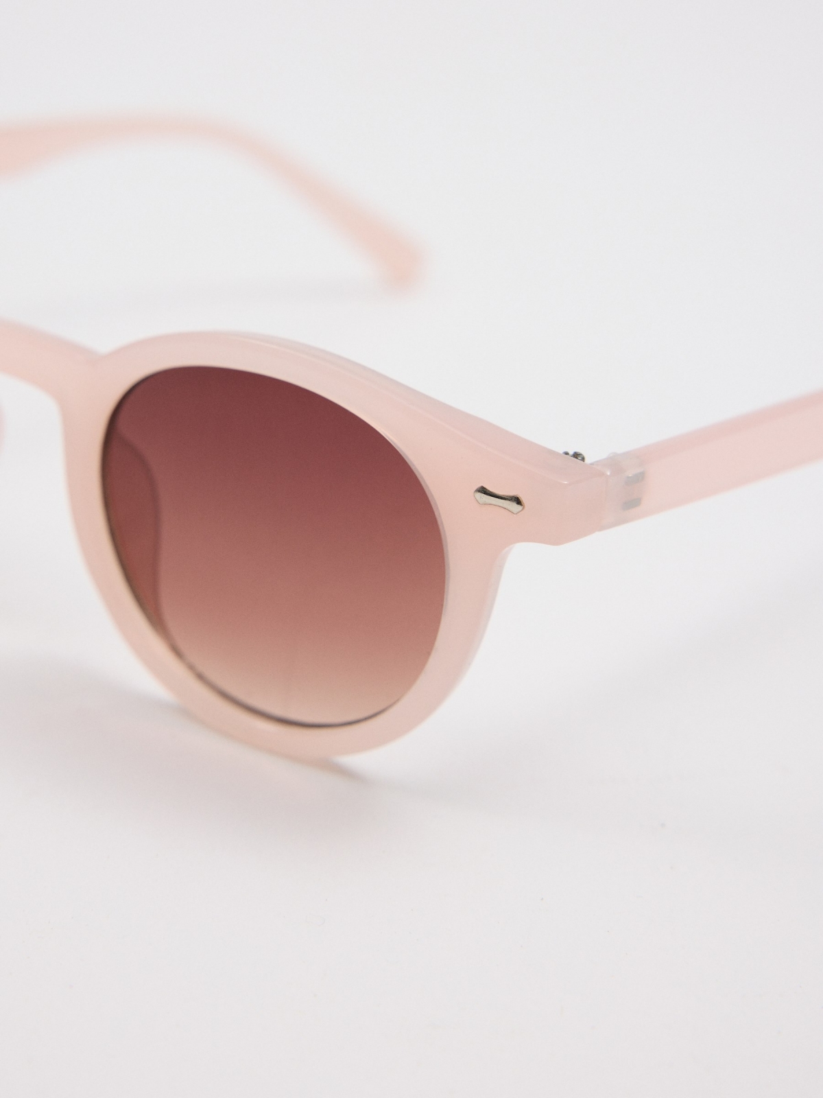 Óculos de sol redondos de acetona rosa vista detalhe