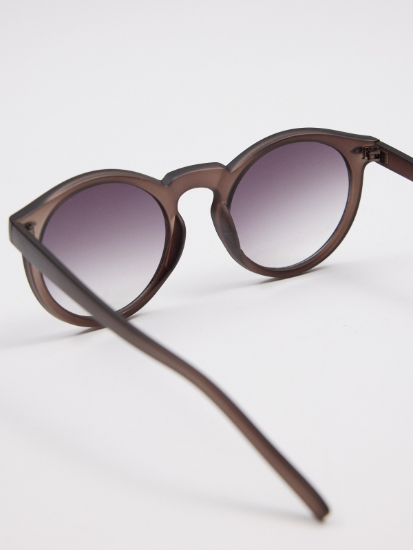 Round acetate sunglasses black detail view