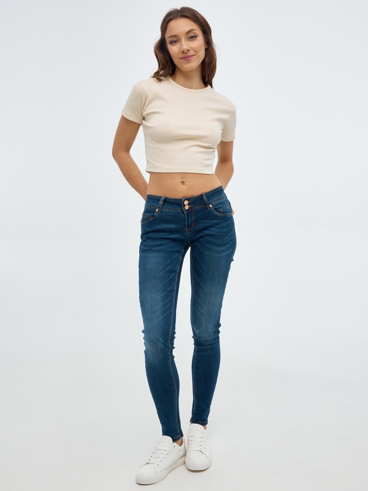 Jeans skinny gastado de cintura baixa azul vista geral frontal