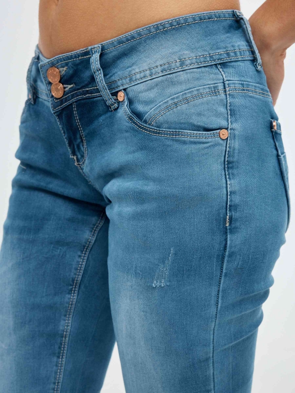 Jeans skinny efecto lavado tiro bajo azul vista detalle