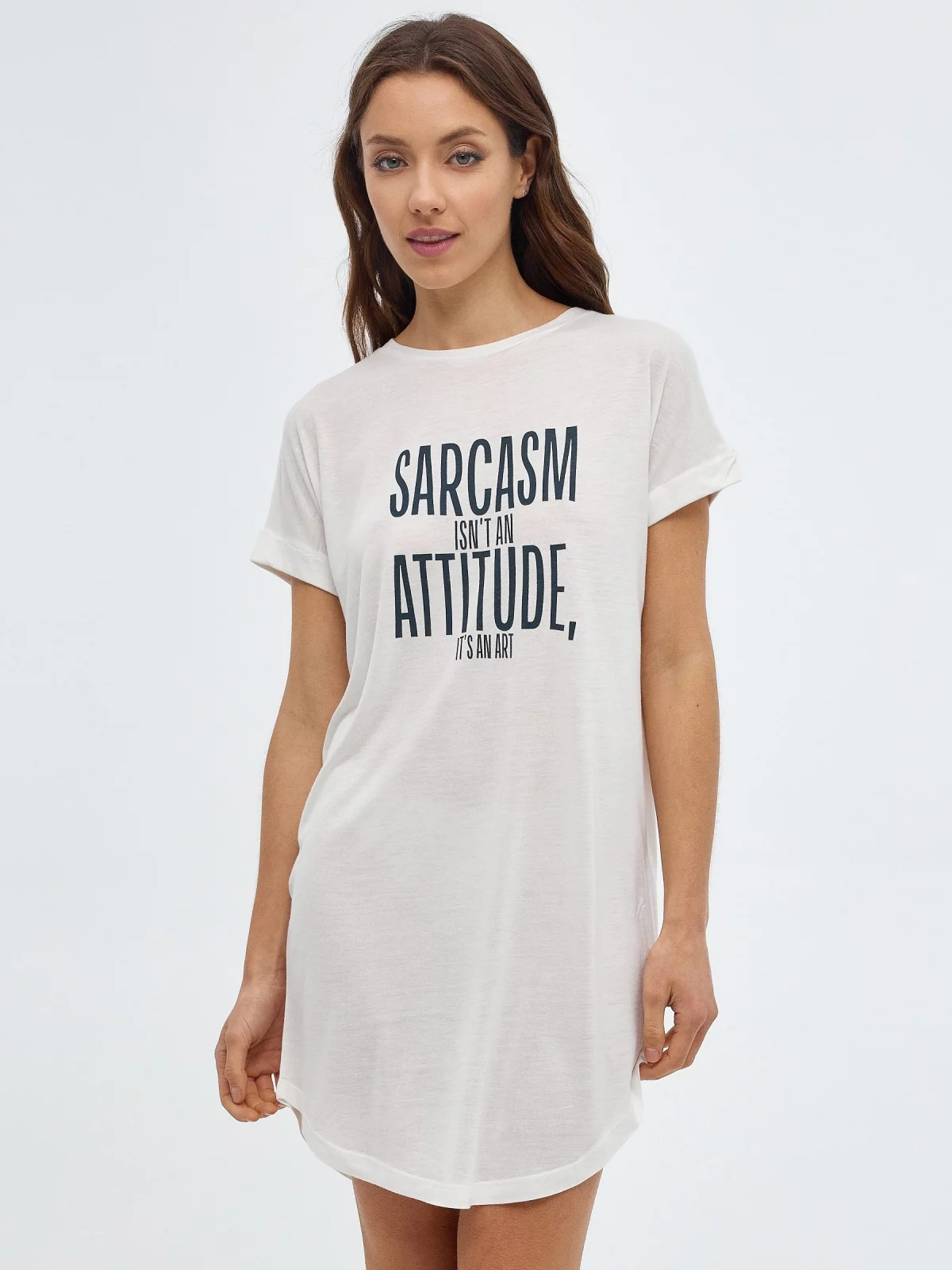 Camiseta Sarcasm blanco roto vista media frontal