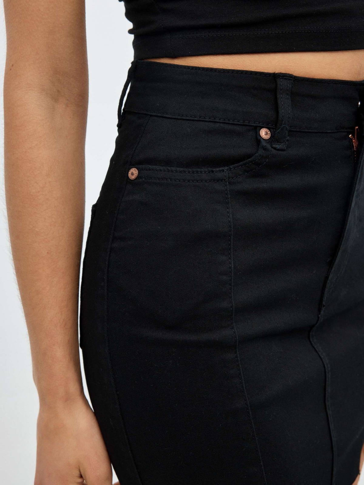 Mini slim skirt with slit black detail view