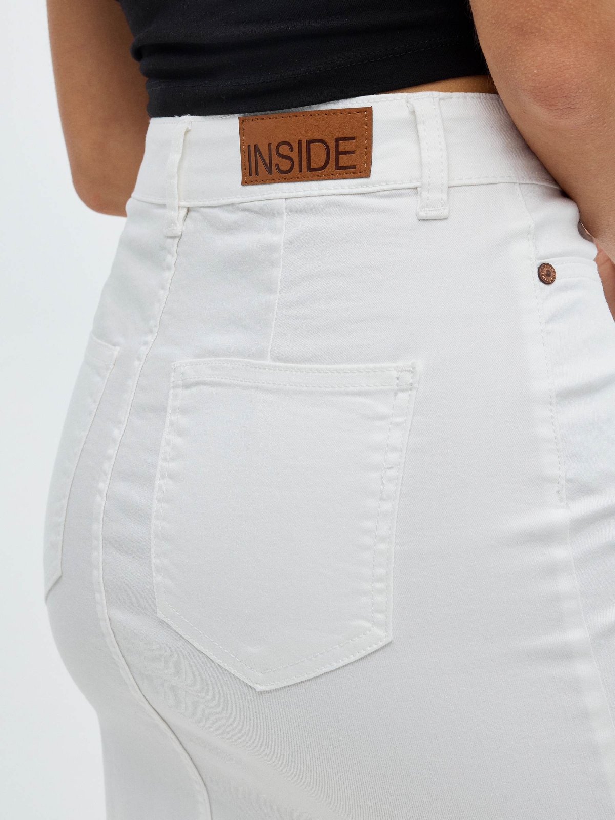 Mini slim skirt with slit white detail view