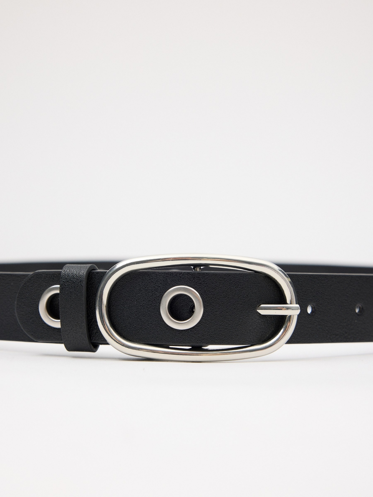 Cinturón tachas con hebilla negro vista detalle