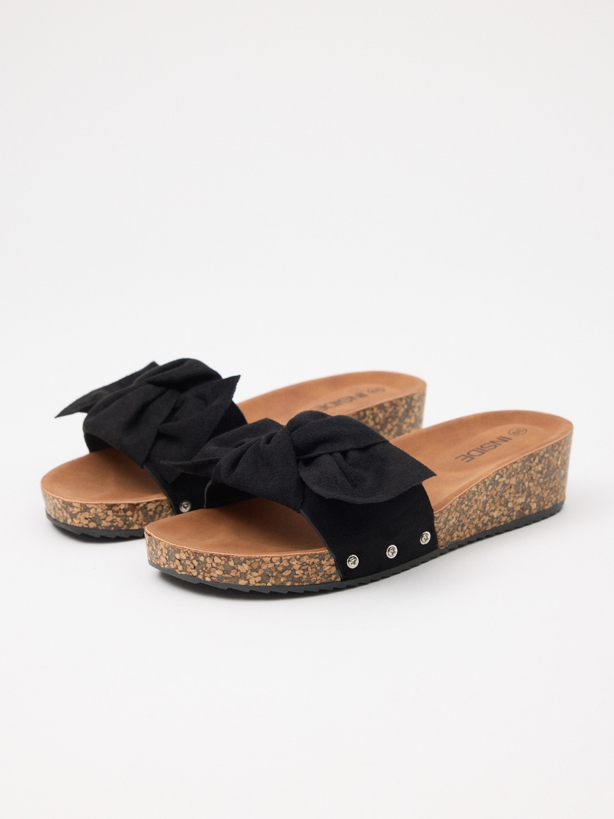 Bow wedge sandal black 45º front view
