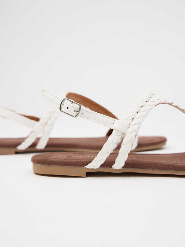Sandálias com tiras trançadas off white vista detalhe