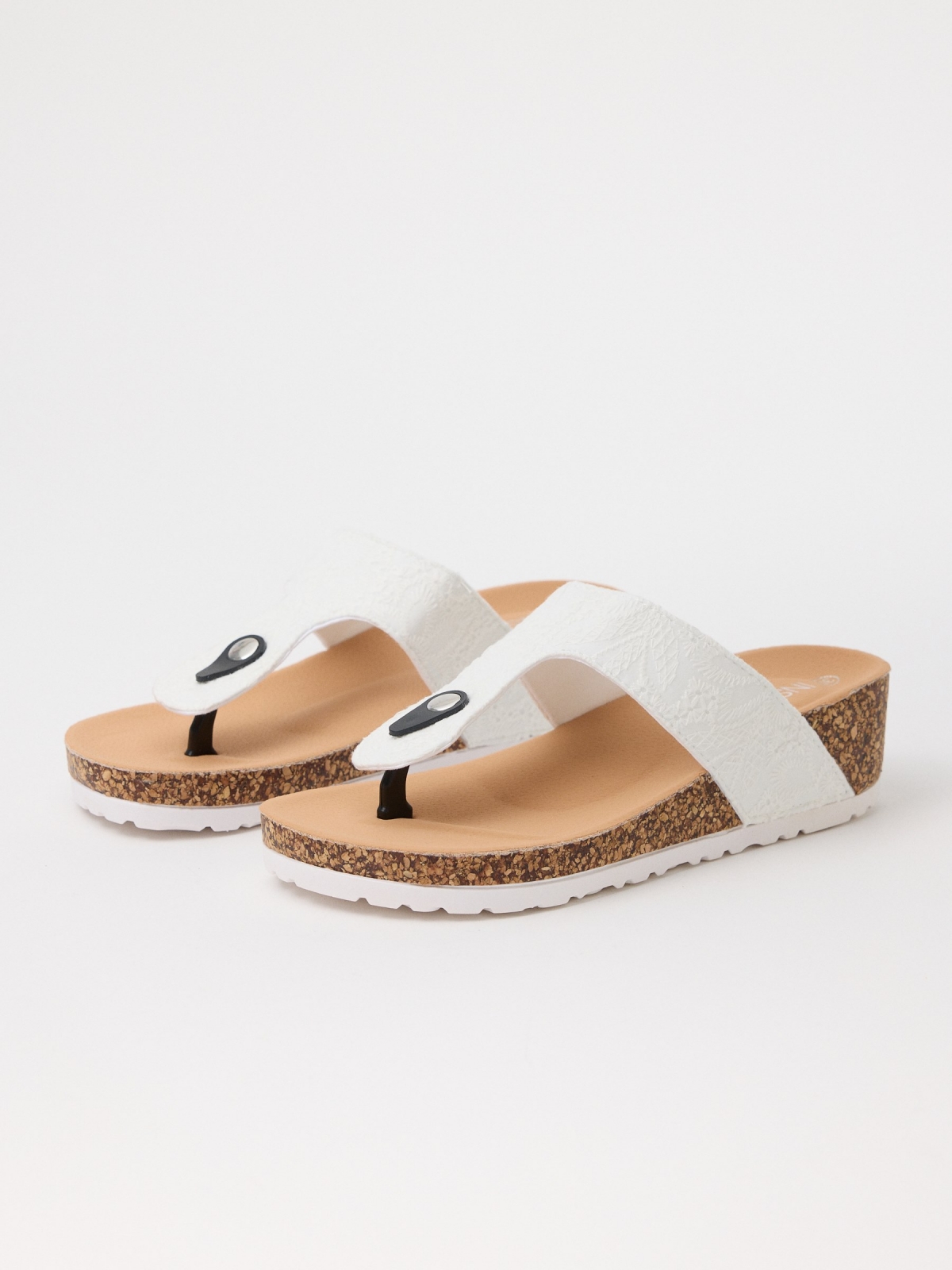 Wedge toe sandal off white 45º front view