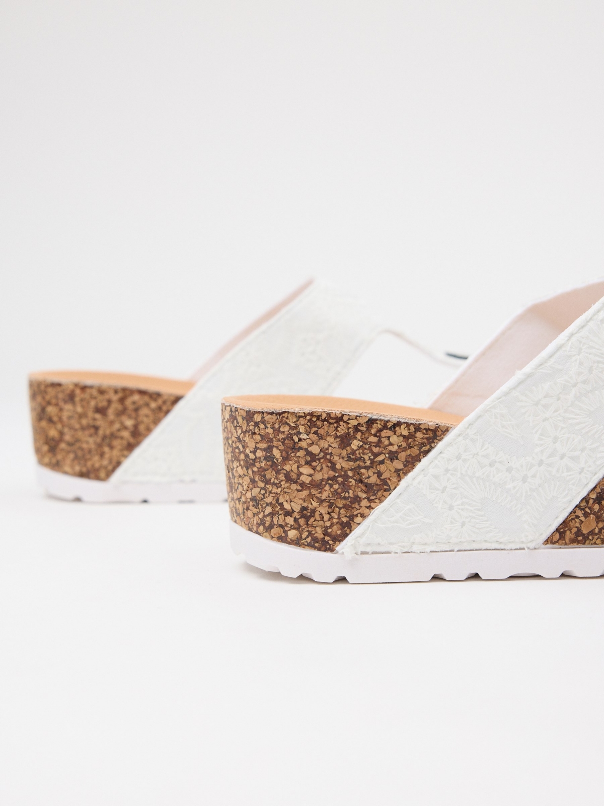 Wedge toe sandal off white detail view