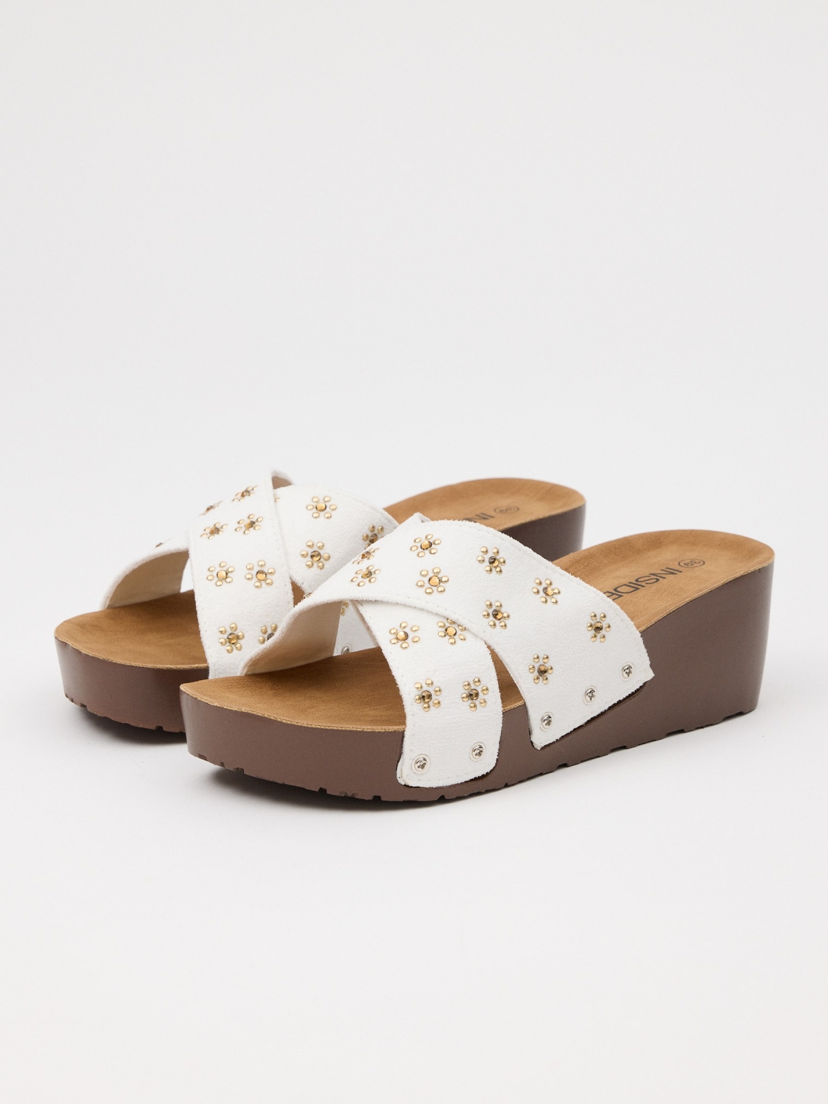 Platform wedge with crossed straps white 45º front view