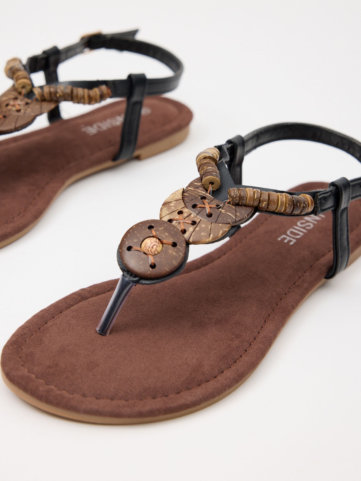 Ethnic toe sandal with beads dark brown detail view