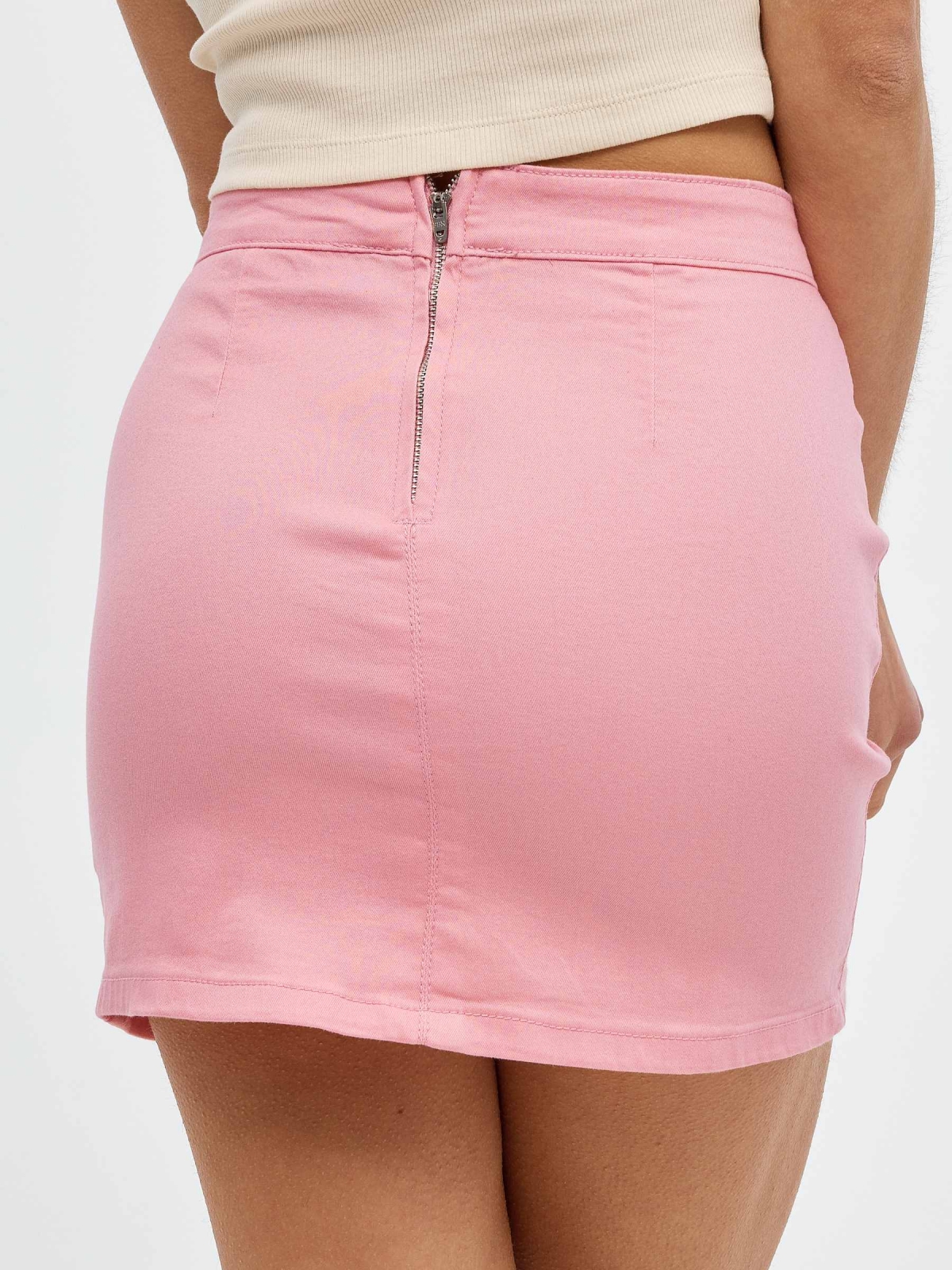Falda mini slim con abertura rosa claro vista detalle