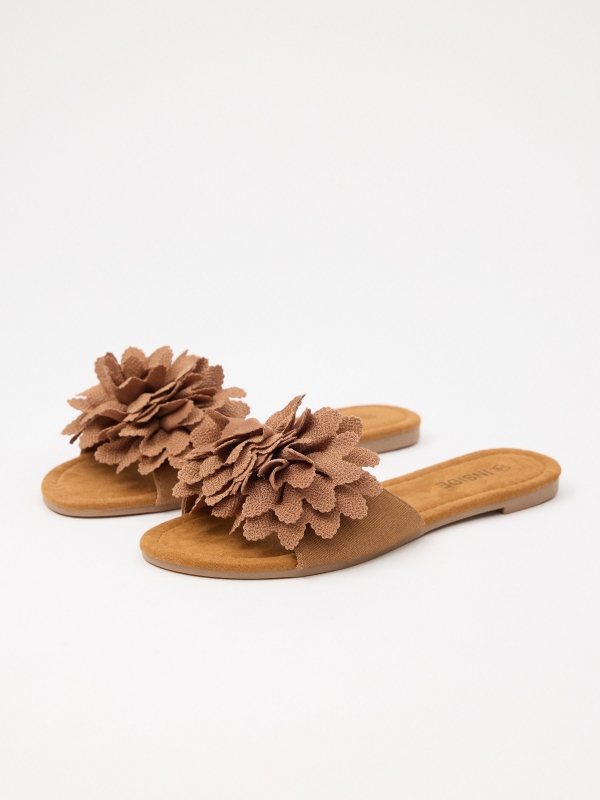 Floral sandal with flower earth brown 45º front view