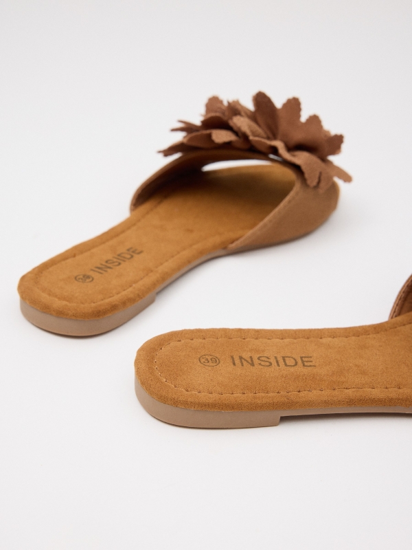 Floral sandal with flower earth brown detail view