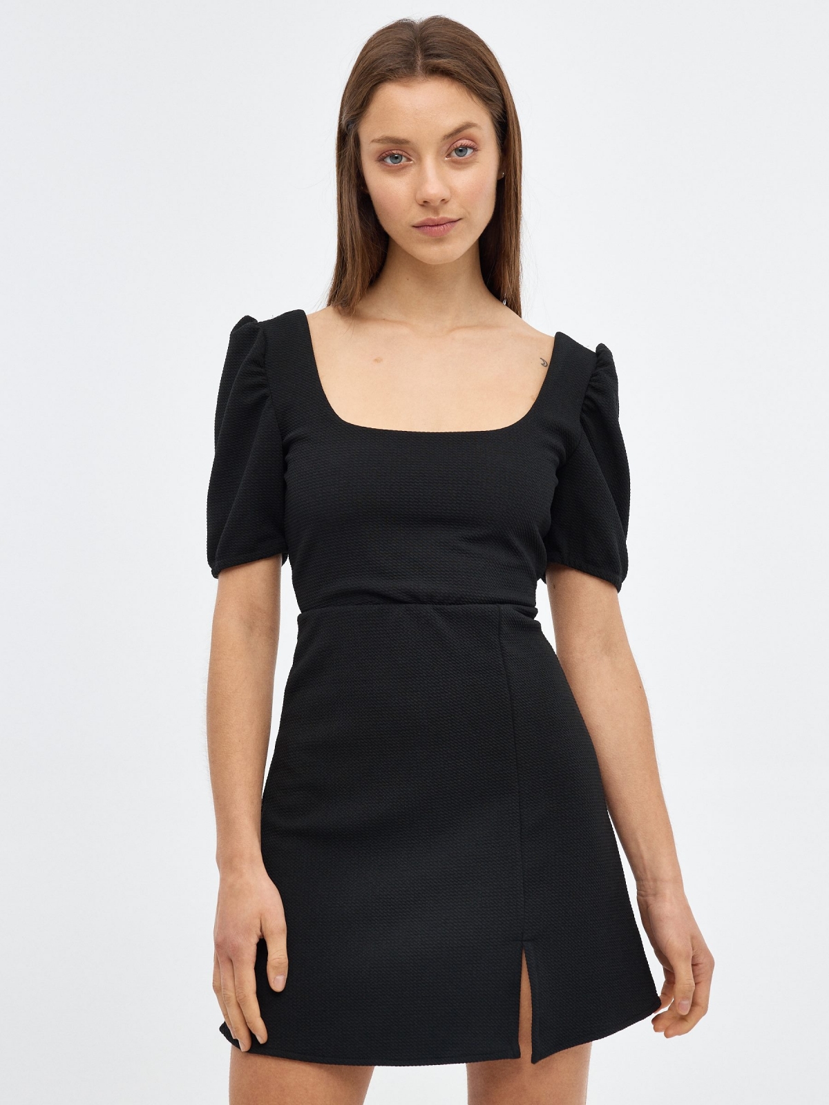 Mini-vestido texturizado preto vista meia frontal