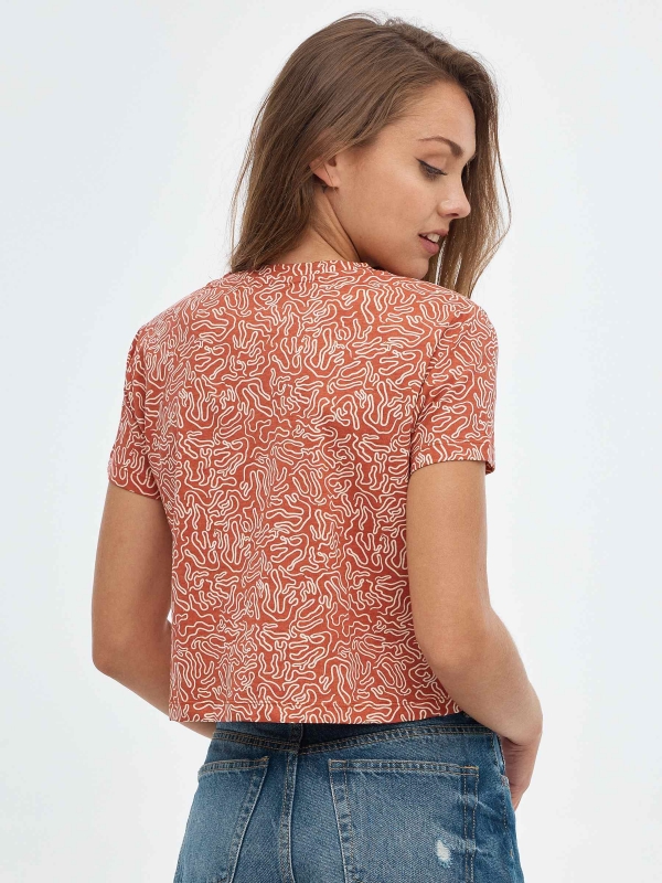 Crop all over print T-shirt brick red middle back view