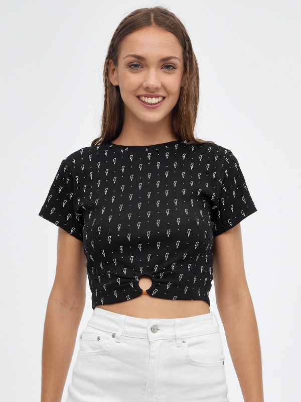 Crop T-shirt with print ring black middle front view