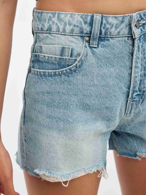 Shorts jeans de cintura baixa azul claro vista detalhe