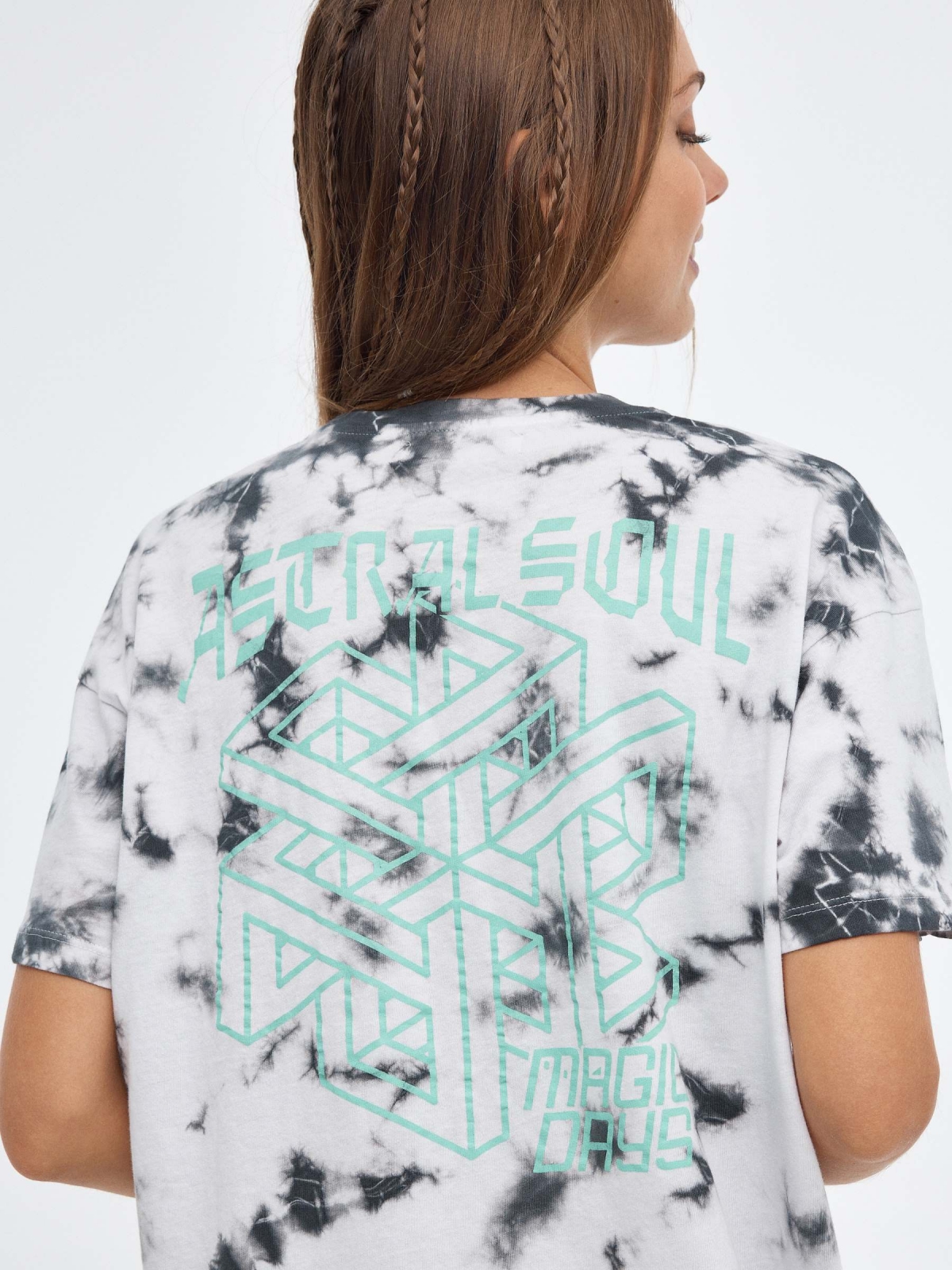 Tie&dye T-shirt with text light grey detail view