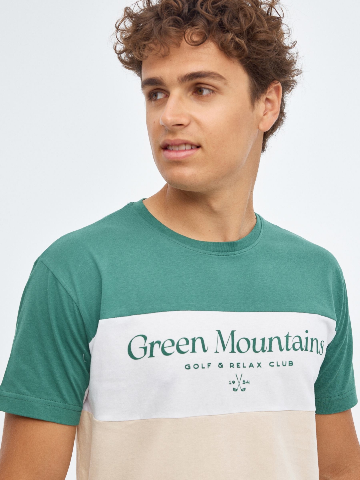 Camiseta Green Mountains areia vista detalhe