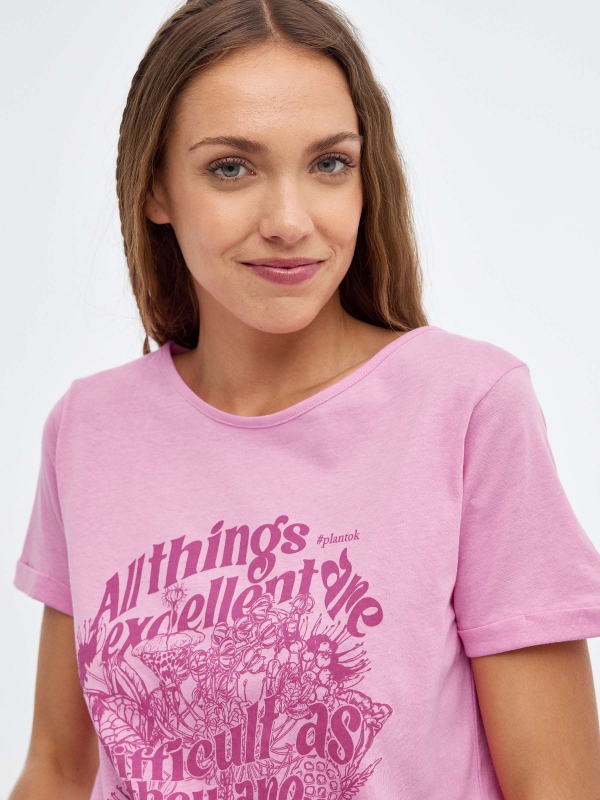 T-shirt All Things Excellent rosa vista detalhe