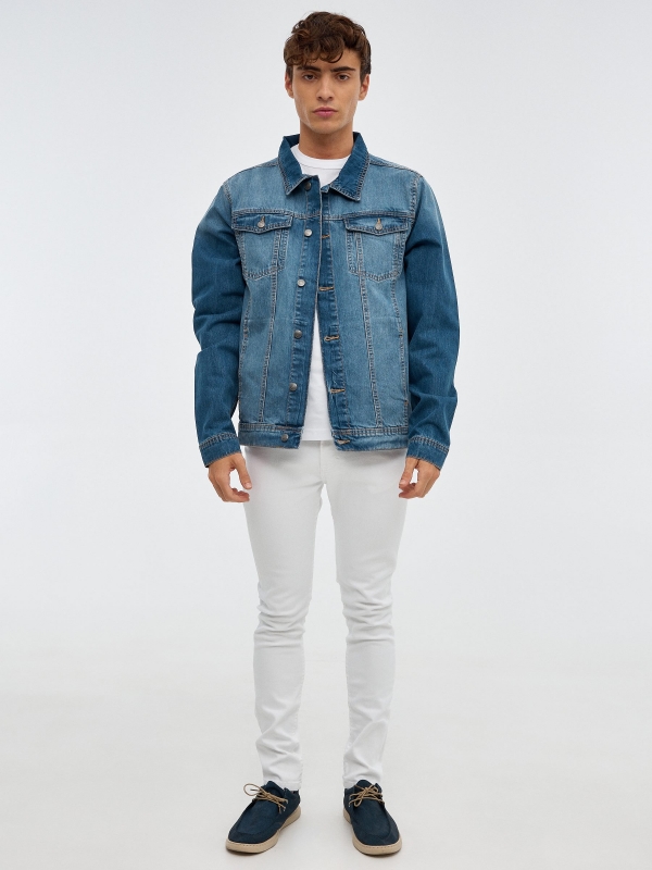 Denim jacket with pockets blue front view