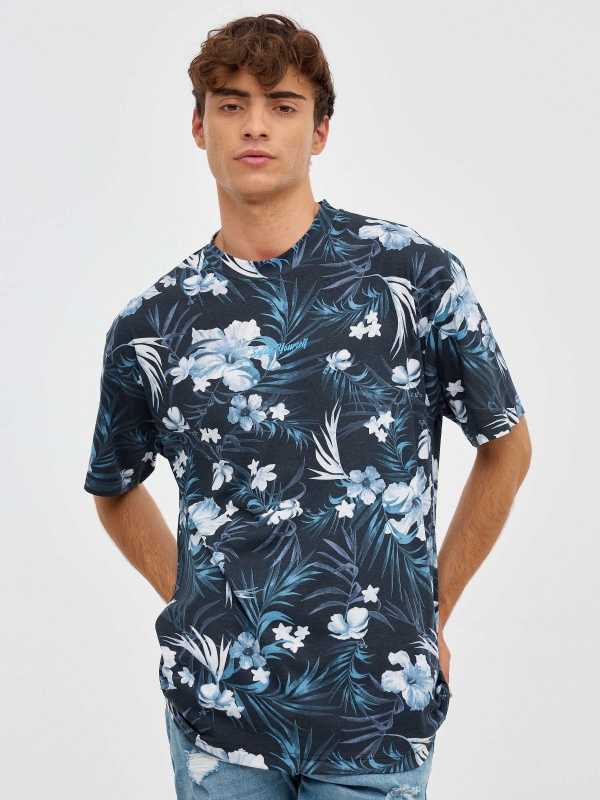 T-shirt oversized tropical preto vista meia frontal