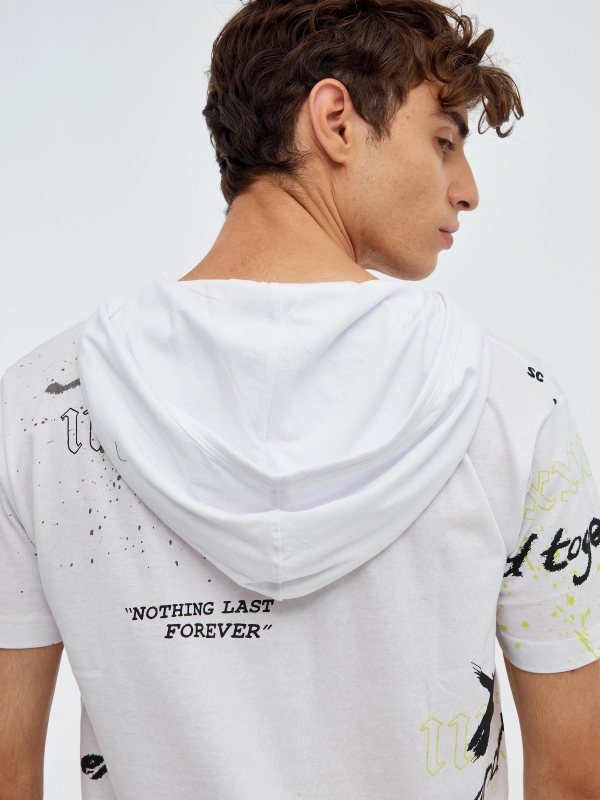 T-shirt de fio com capuz branco vista detalhe