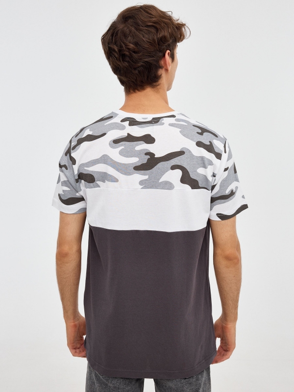 T-shirt Multi-impressão cinza escuro vista meia traseira