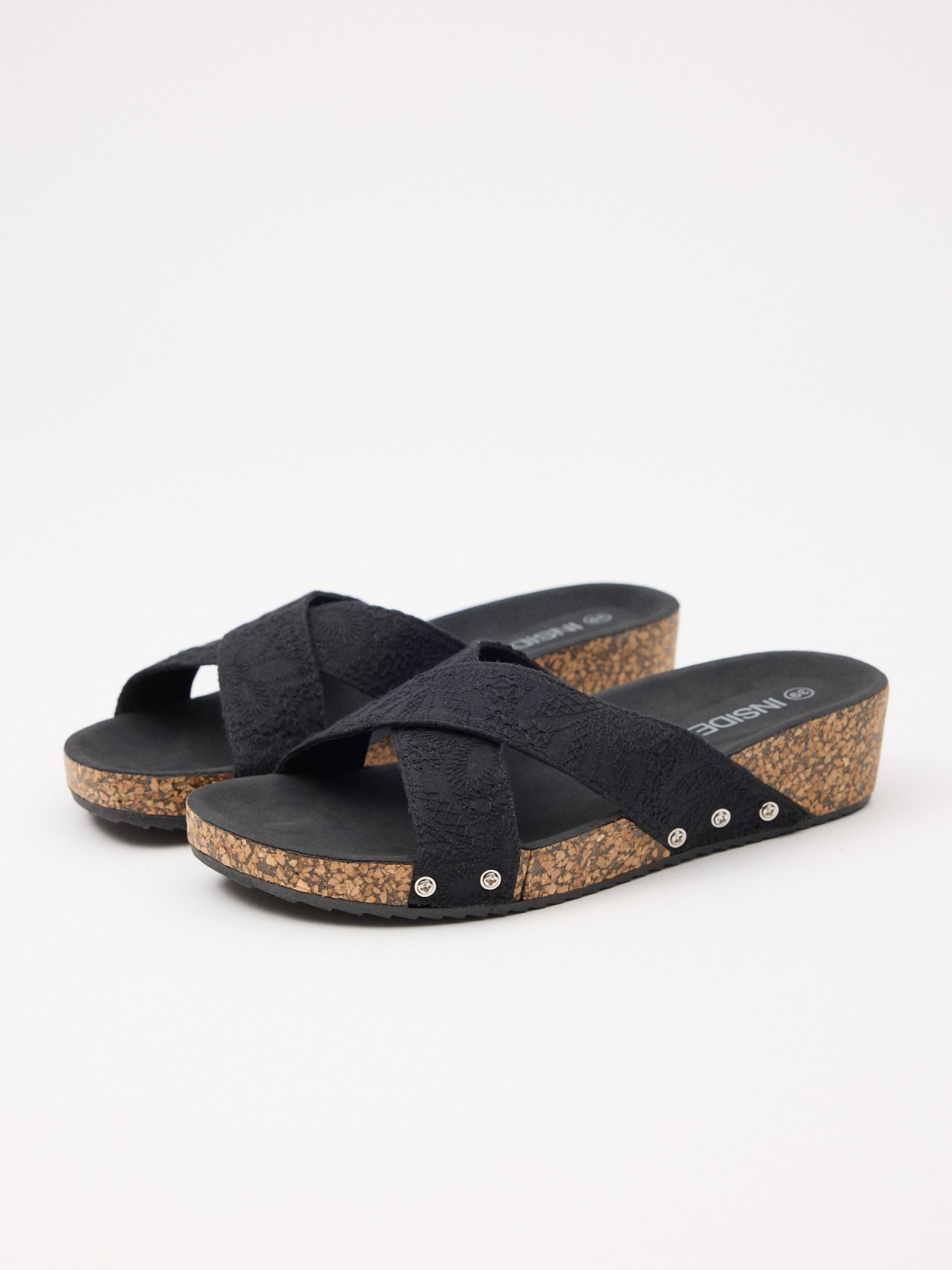 Wedge with embroidered strips black 45º front view