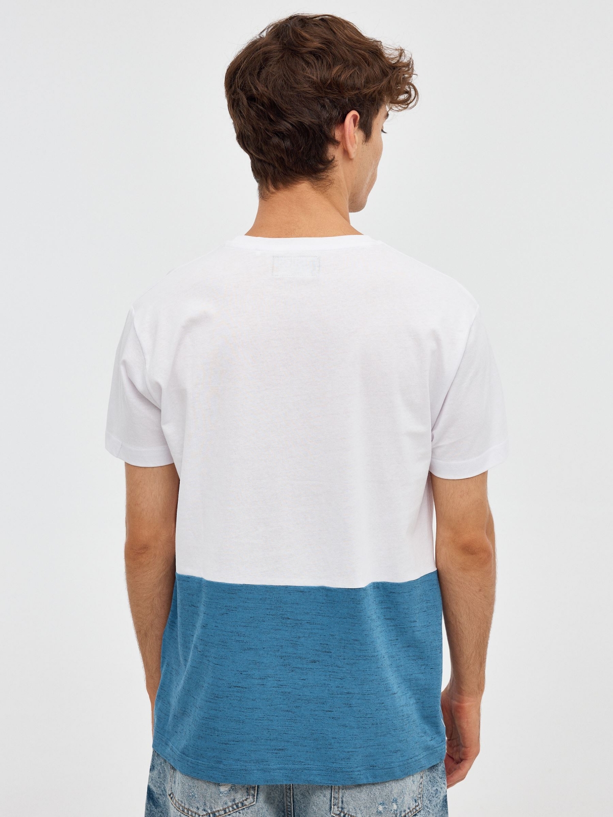 T-shirt IN68 branco vista meia traseira