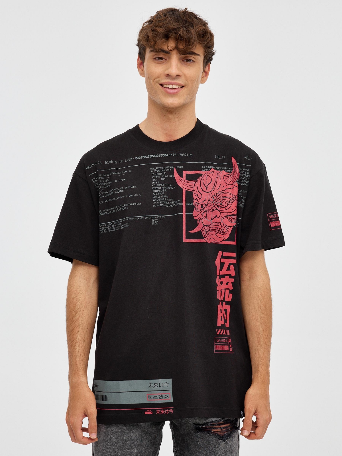 T-shirt oversized do dragão japonês preto vista meia frontal