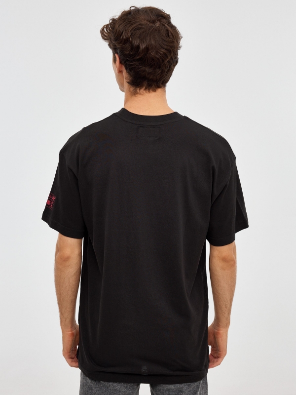 T-shirt oversized do dragão japonês preto vista meia traseira