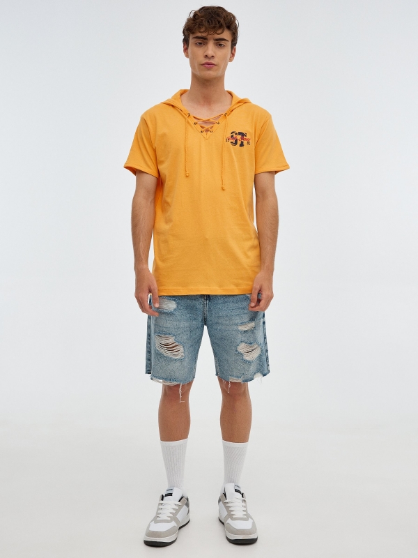 T-shirt de impressão desportiva amarelo pastel vista geral frontal