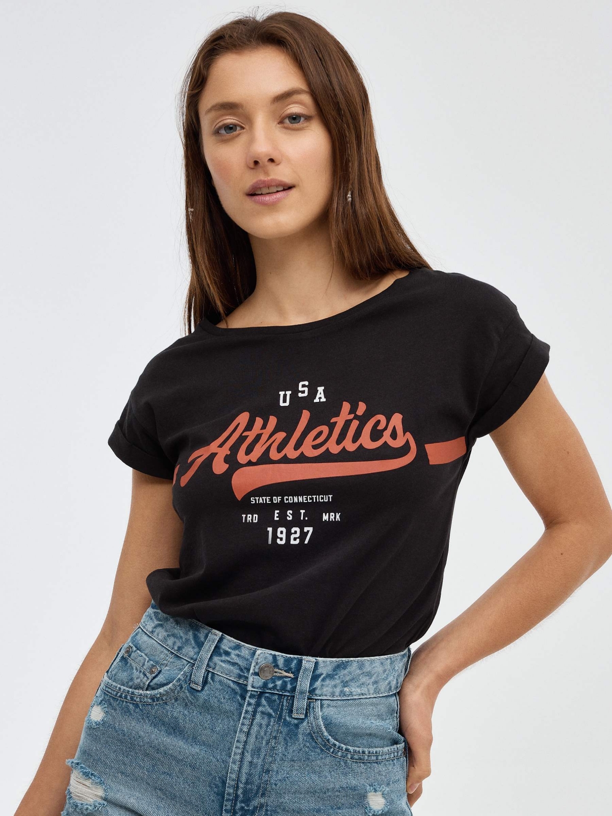 T-Shirt de atletismo preto vista meia frontal