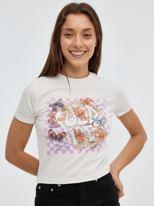 Camiseta crop print mariposas blanco roto vista media frontal