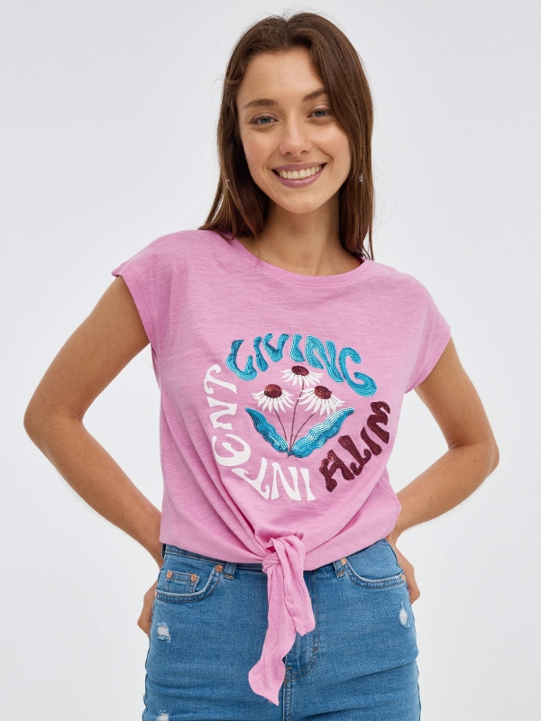 T-shirt Living com nó rosa vista meia frontal