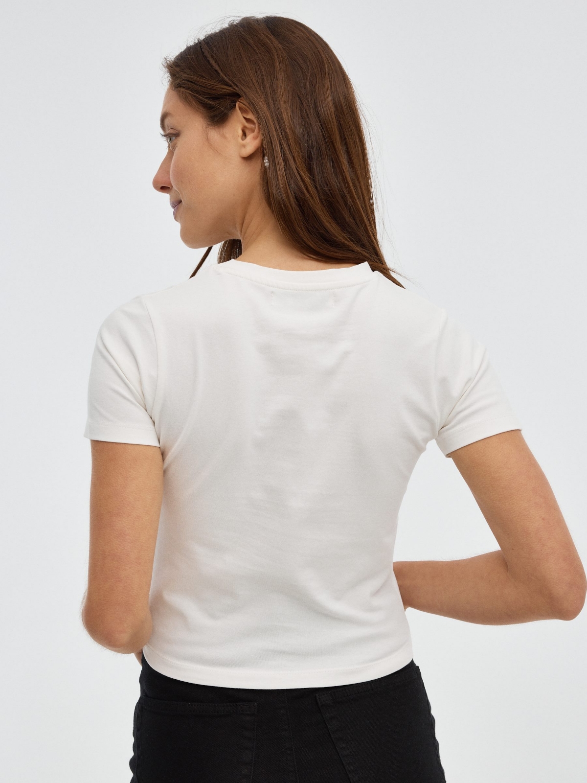 Camiseta crop print mariposas blanco roto vista media trasera