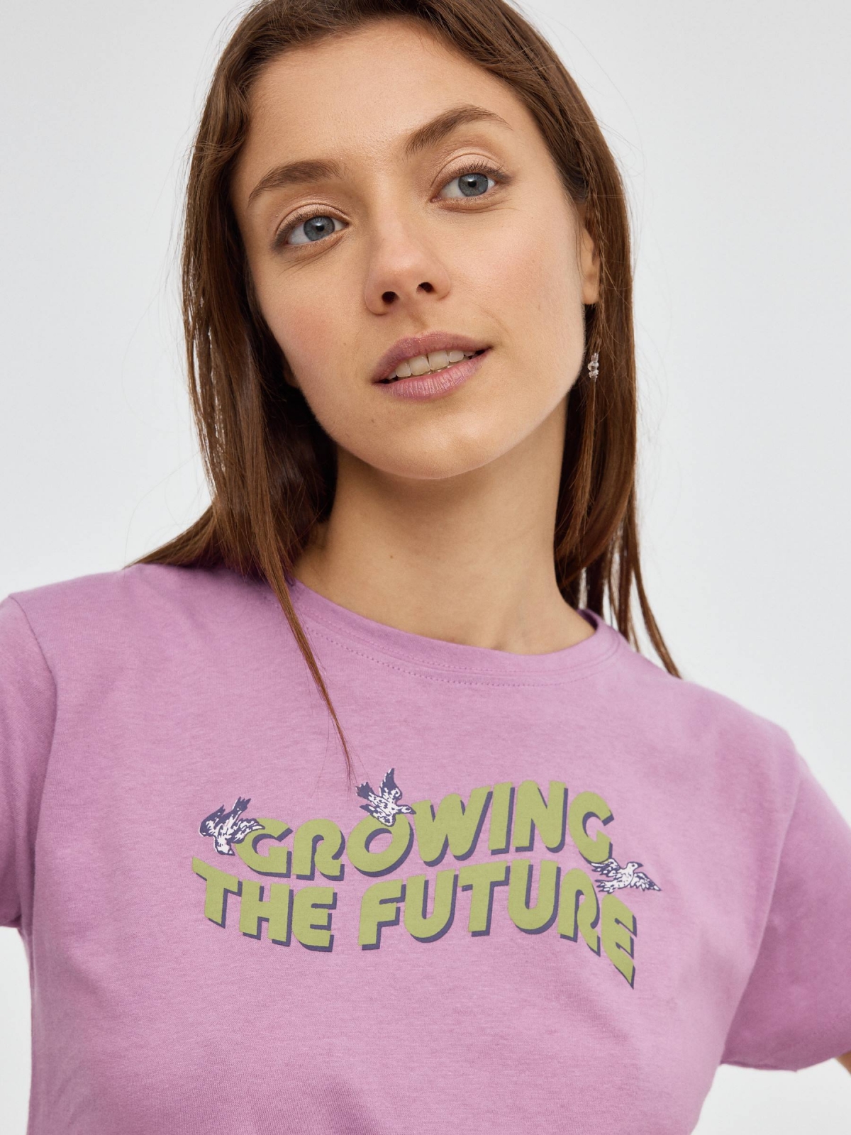 T-shirt Growing the future púrpura vista detalhe
