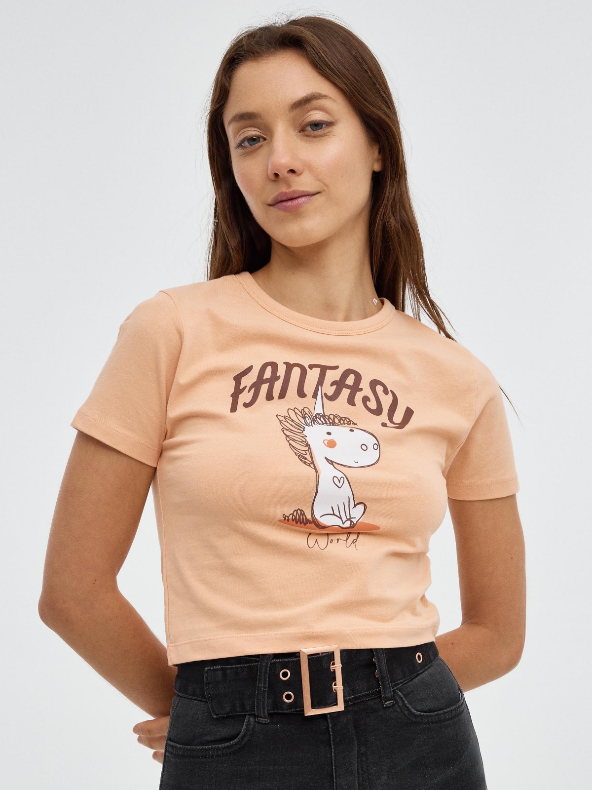 Camiseta crop Fantasy melocotón vista media frontal