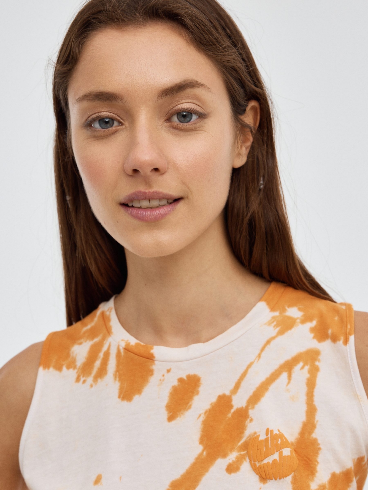 Tie&dye sleeveless T-shirt caldera orange detail view