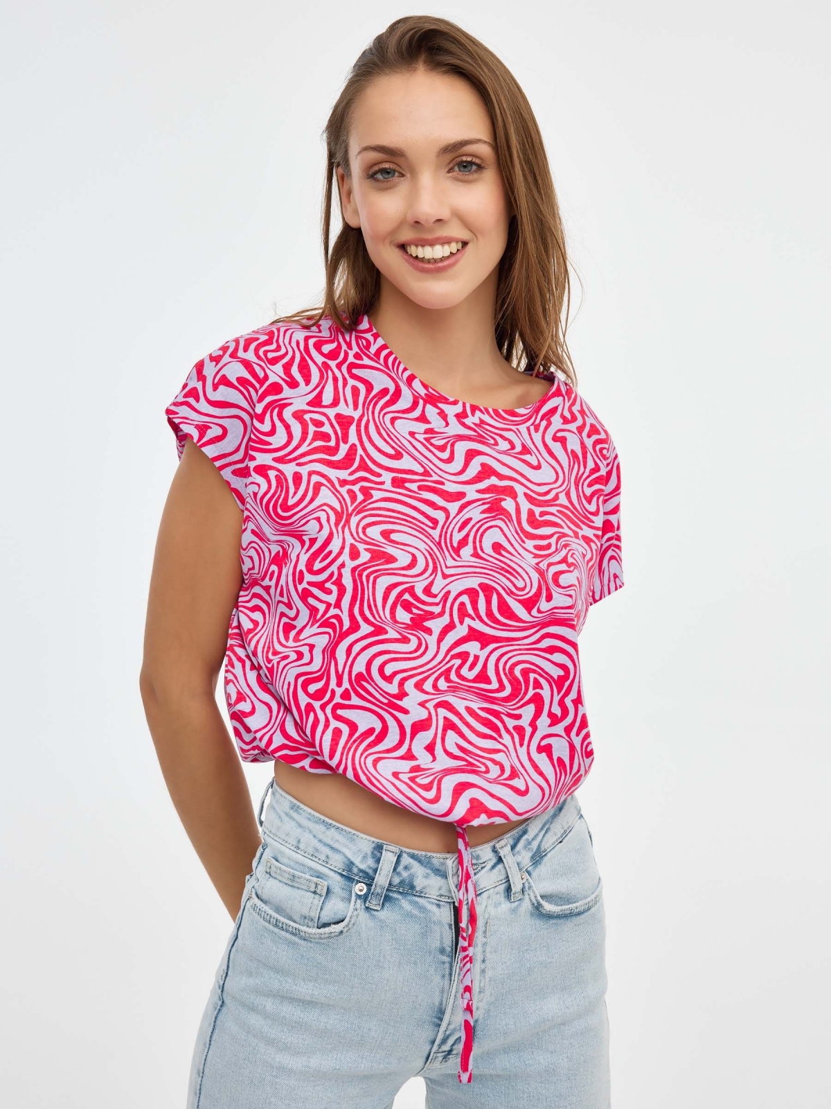 Psychedelic print t-shirt with knot mauve middle front view